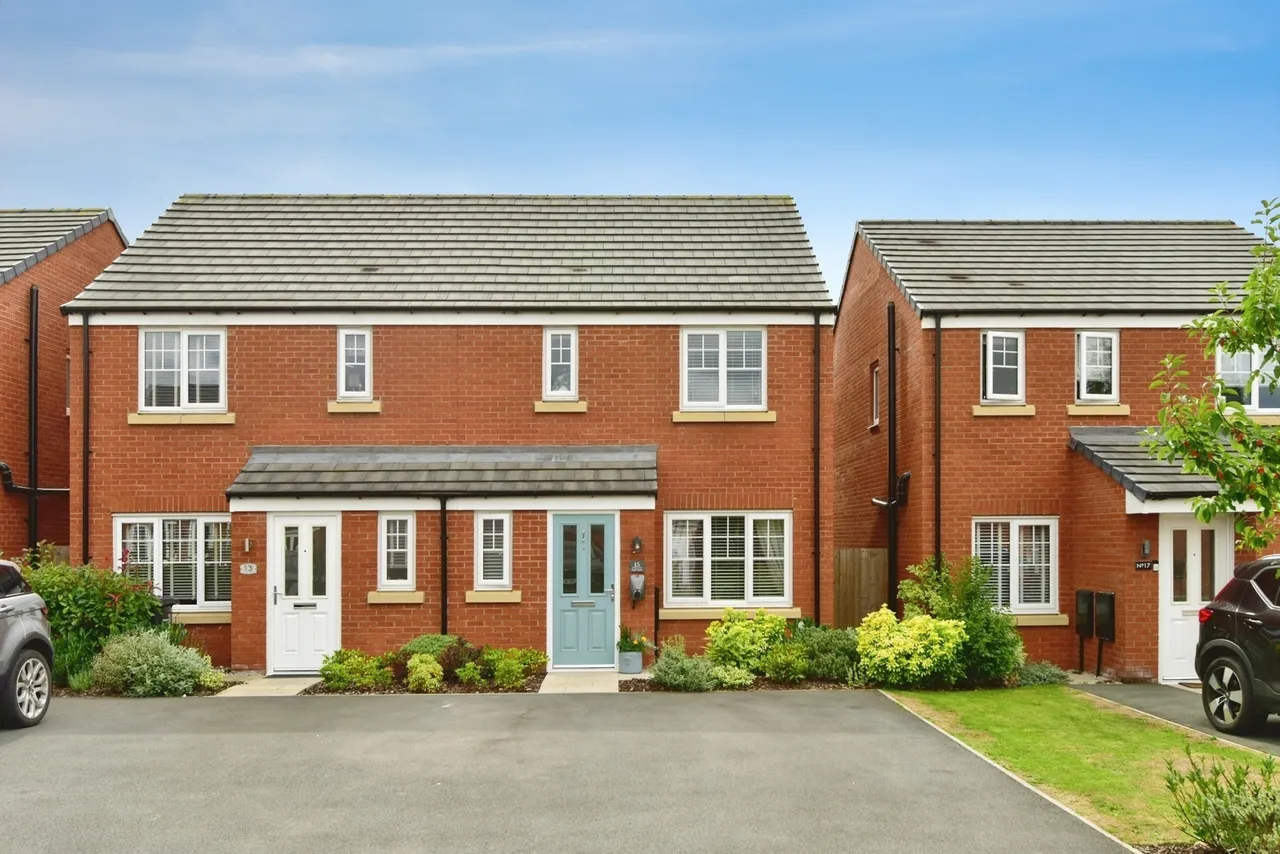 3 bed house for sale — Comfrey Avenue, SANDBACH, Cheshire, CW11