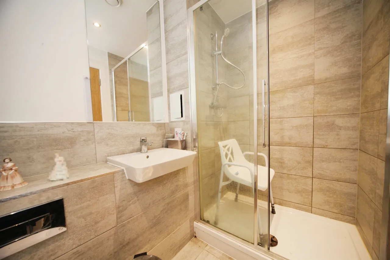 Stirling Drive, Luton, LU2, photo 8