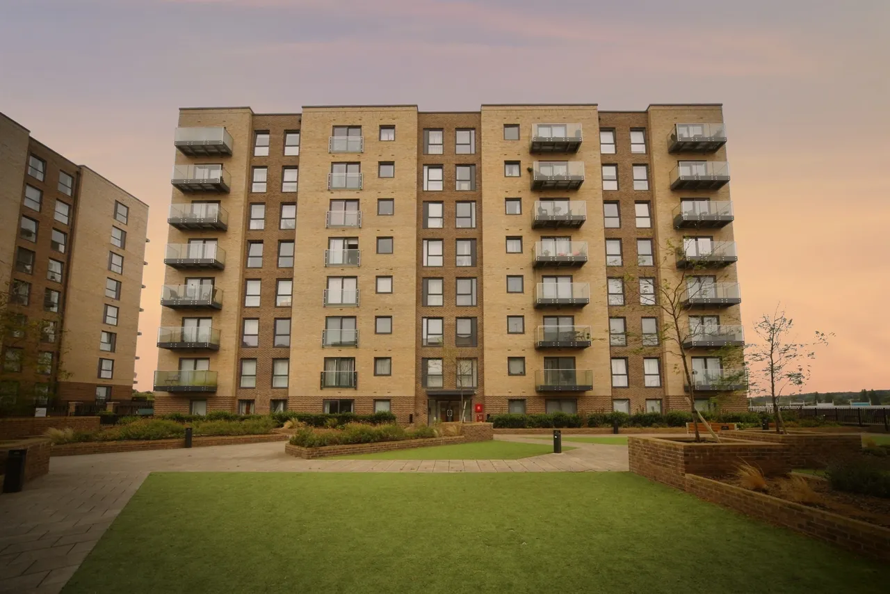 2 bed flat for sale, Stirling Drive, Luton, LU2