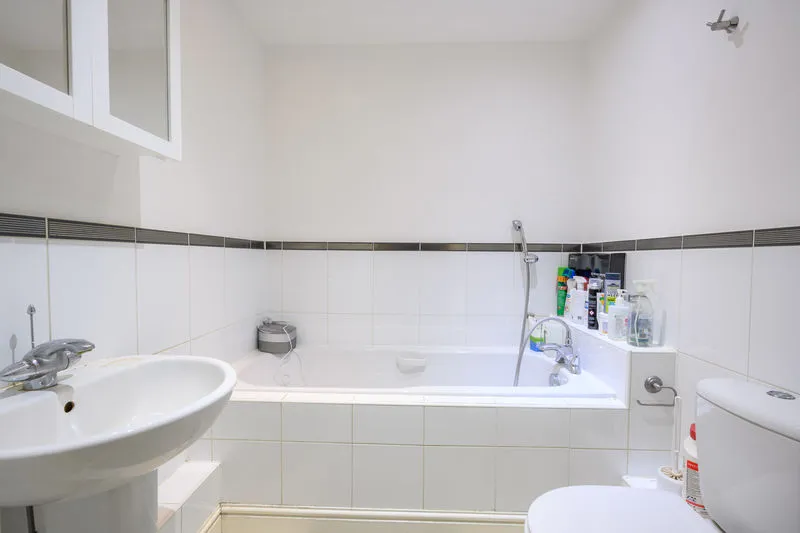 Brighton Road, Addlestone KT15 1PH, photo 8