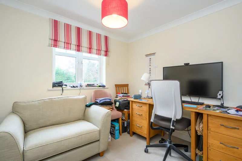 Brighton Road, Addlestone KT15 1PH, photo 6