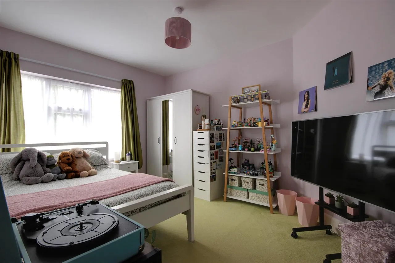 Allderidge Avenue, Hull, photo 12