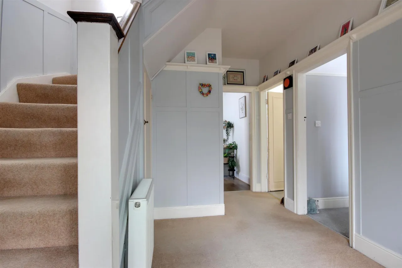 Allderidge Avenue, Hull, photo 17