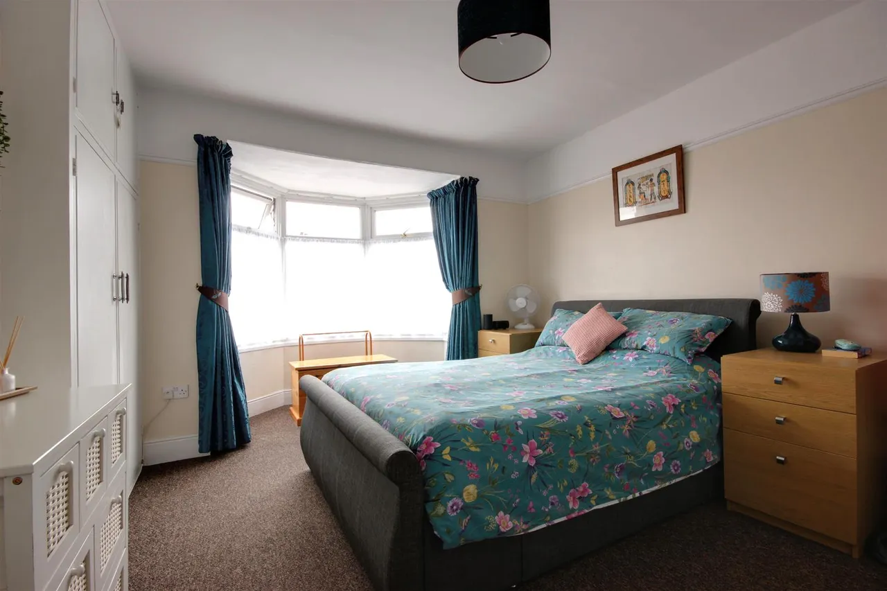 Allderidge Avenue, Hull, photo 19