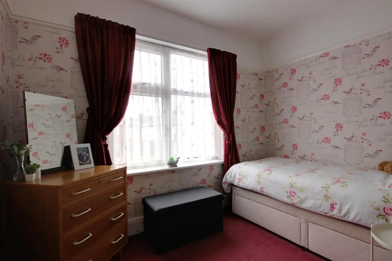 Allderidge Avenue, Hull, photo 23