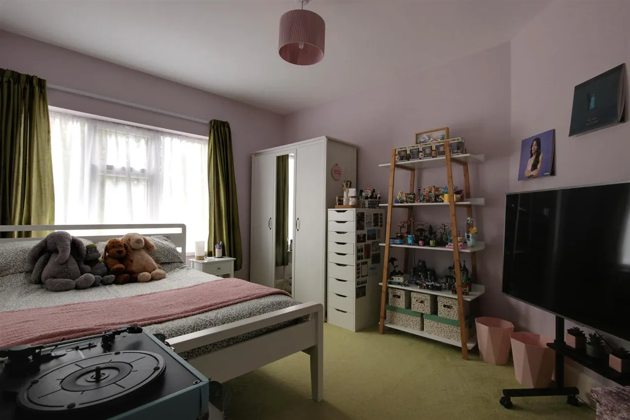 Allderidge Avenue, Hull, photo 22