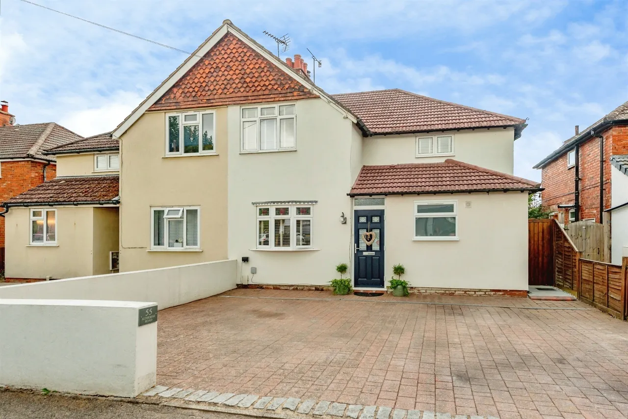 3 bed house for sale — Althorne Road, Redhill
