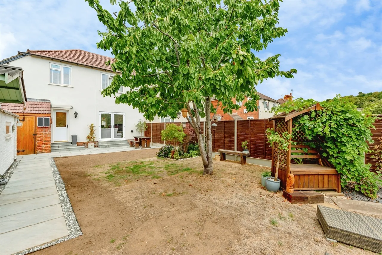 Althorne Road, Redhill, photo 17