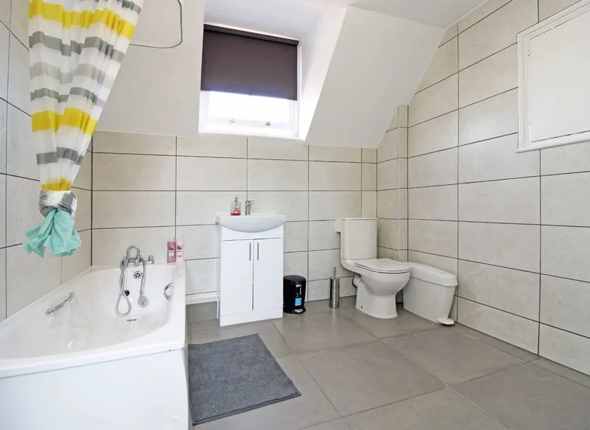 East Acton Lane, Acton, W3, photo 3