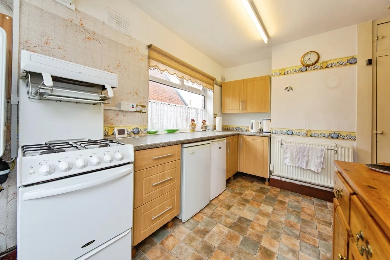 Seaview Avenue, Eastham, CH62, photo 11