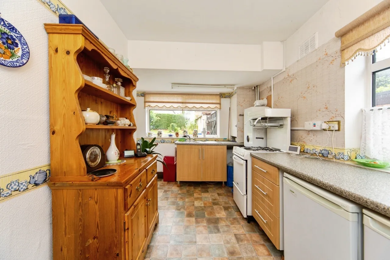 Seaview Avenue, Eastham, CH62, photo 12