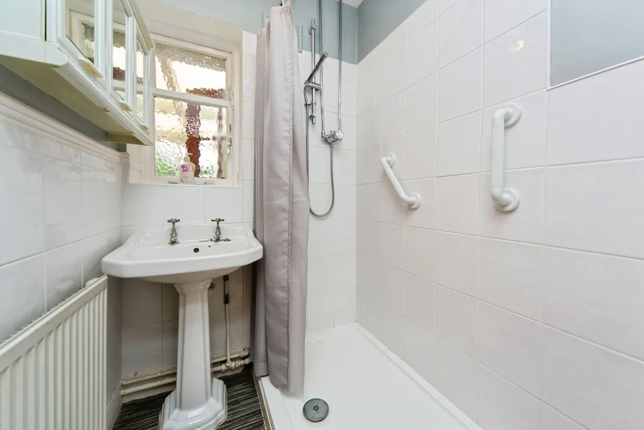 Seaview Avenue, Eastham, CH62, photo 8