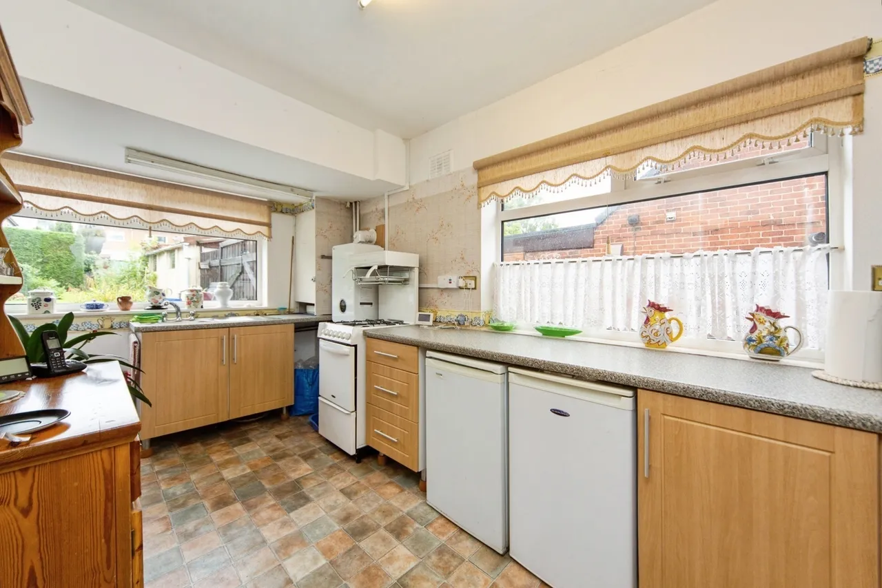 Seaview Avenue, Eastham, CH62, photo 4