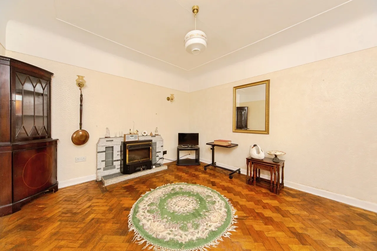Seaview Avenue, Eastham, CH62, photo 17