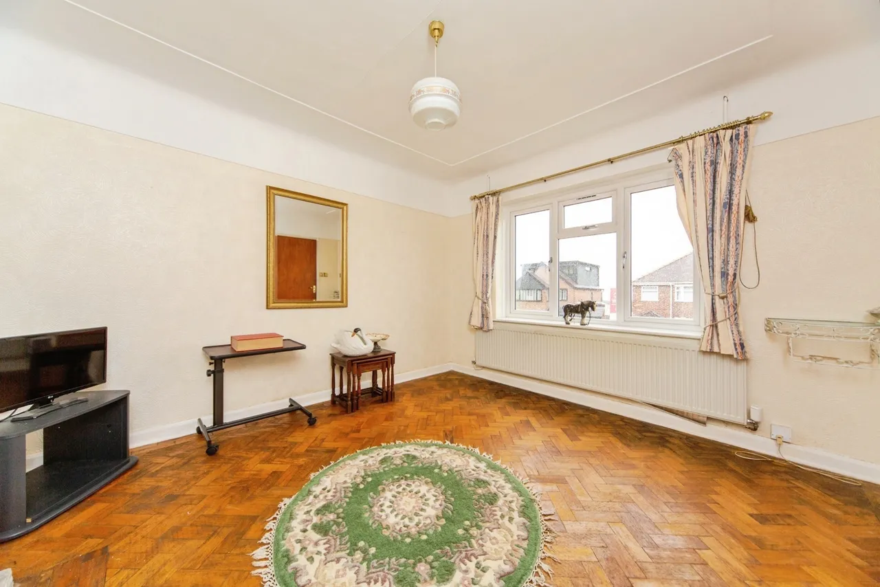 Seaview Avenue, Eastham, CH62, photo 3