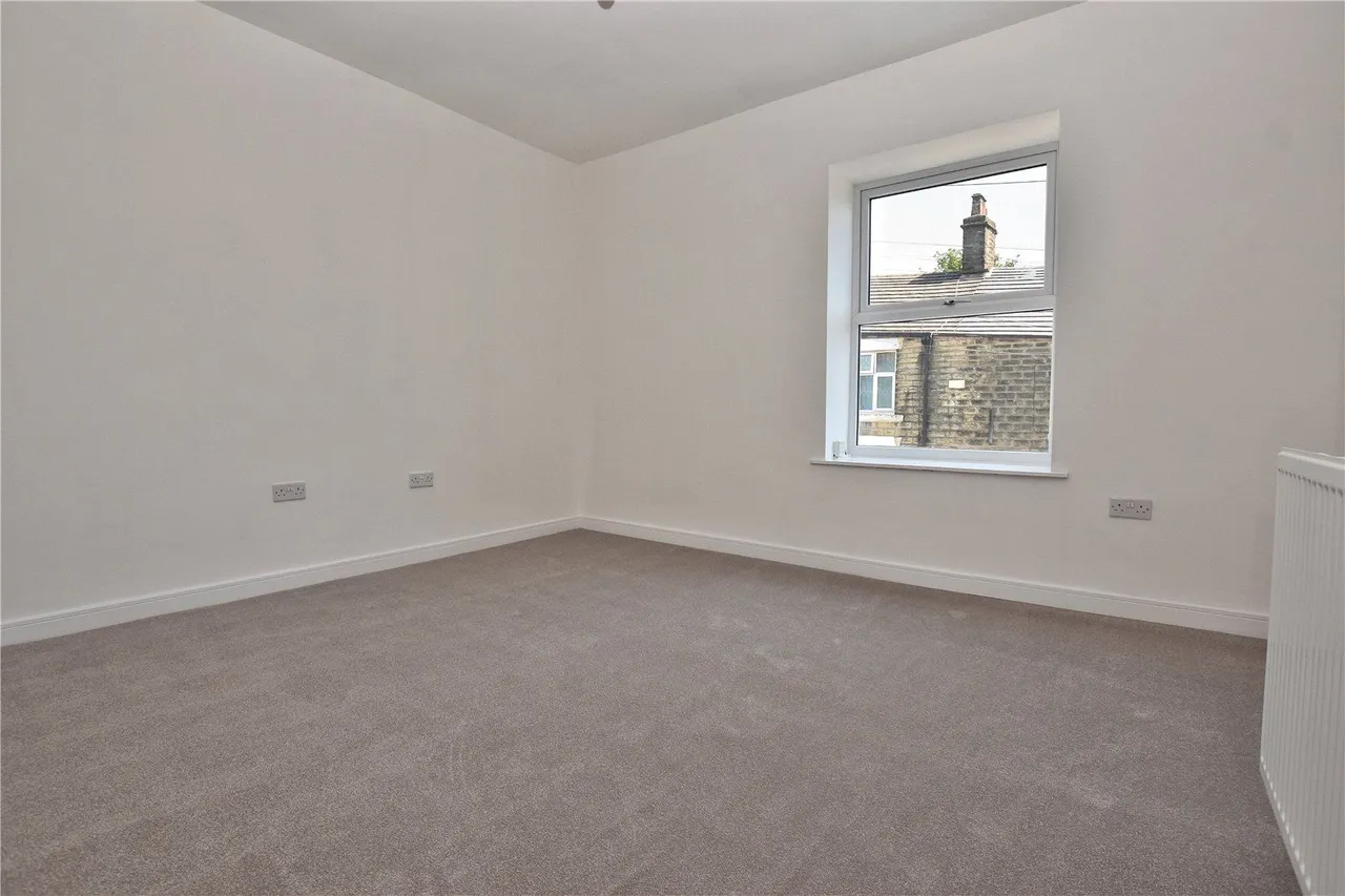 Moorfield Terrace, Hollingworth, SK14, photo 6