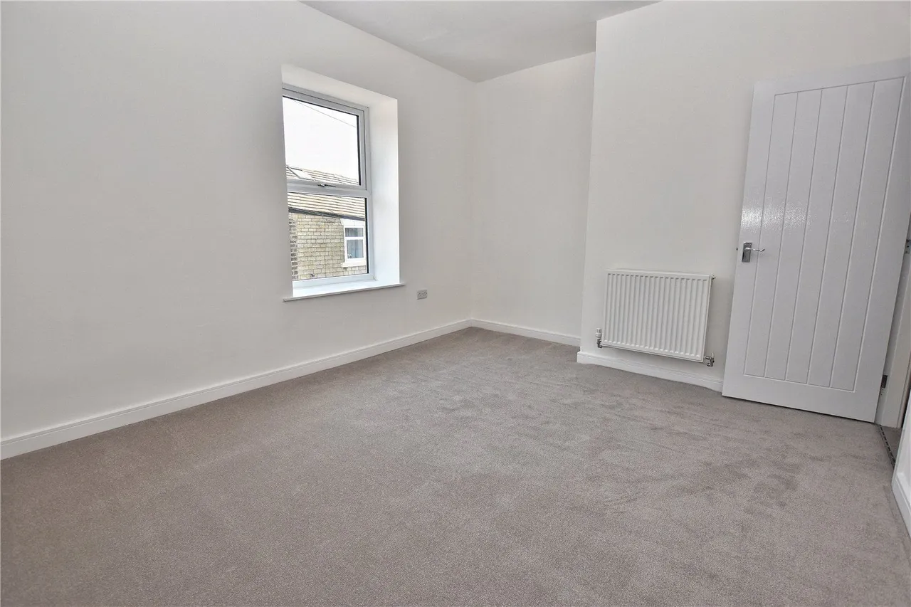 Moorfield Terrace, Hollingworth, SK14, photo 7