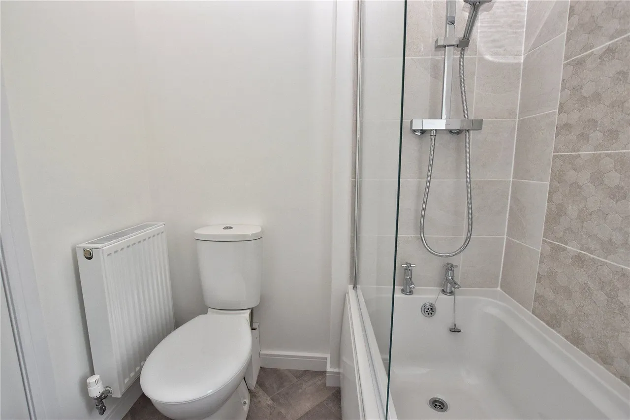 Moorfield Terrace, Hollingworth, SK14, photo 11