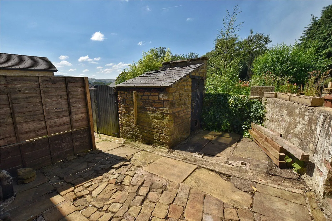 Moorfield Terrace, Hollingworth, SK14, photo 15