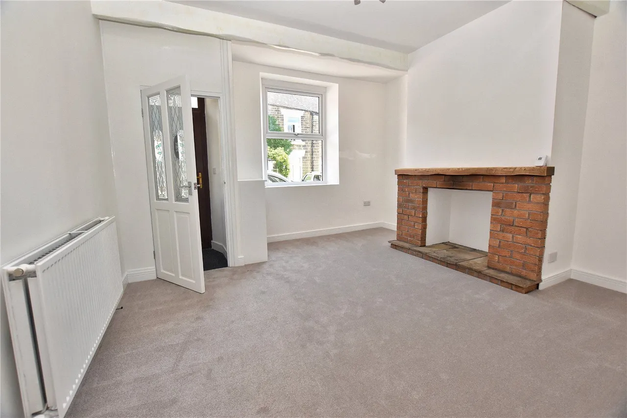 Moorfield Terrace, Hollingworth, SK14, photo 3