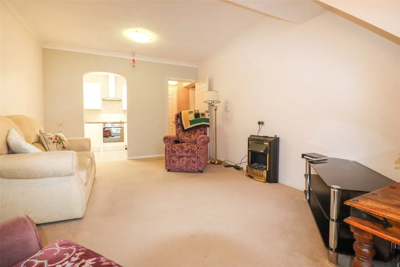 Pinewood Court, Fleet, Hampshire, GU51 3BG, photo 4