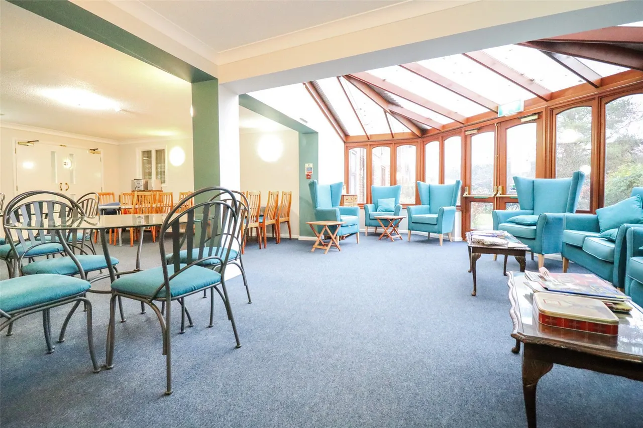 Pinewood Court, Fleet, Hampshire, GU51 3BG, photo 6