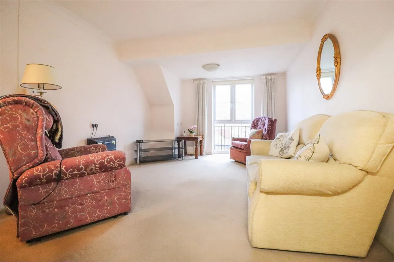 Pinewood Court, Fleet, Hampshire, GU51 3BG, photo 3