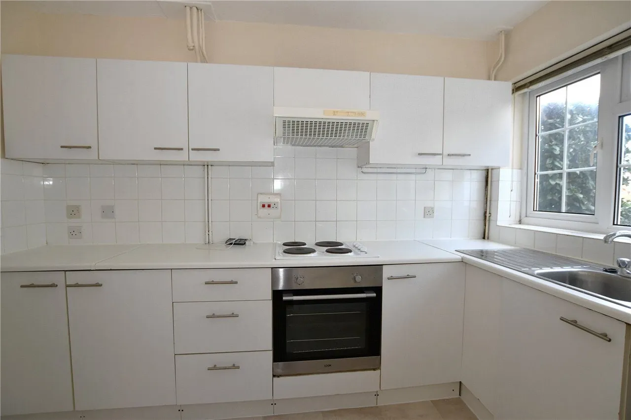 McCarthy Way, Finchampstead, RG40, photo 3