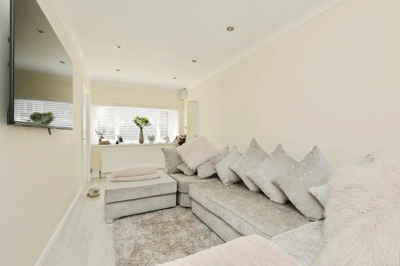 The Poplars, Whitwell, S80, photo 2
