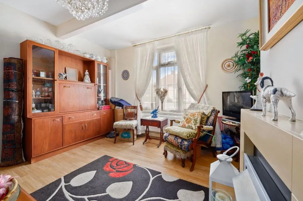 Central Road, Morden, SM4, photo 18