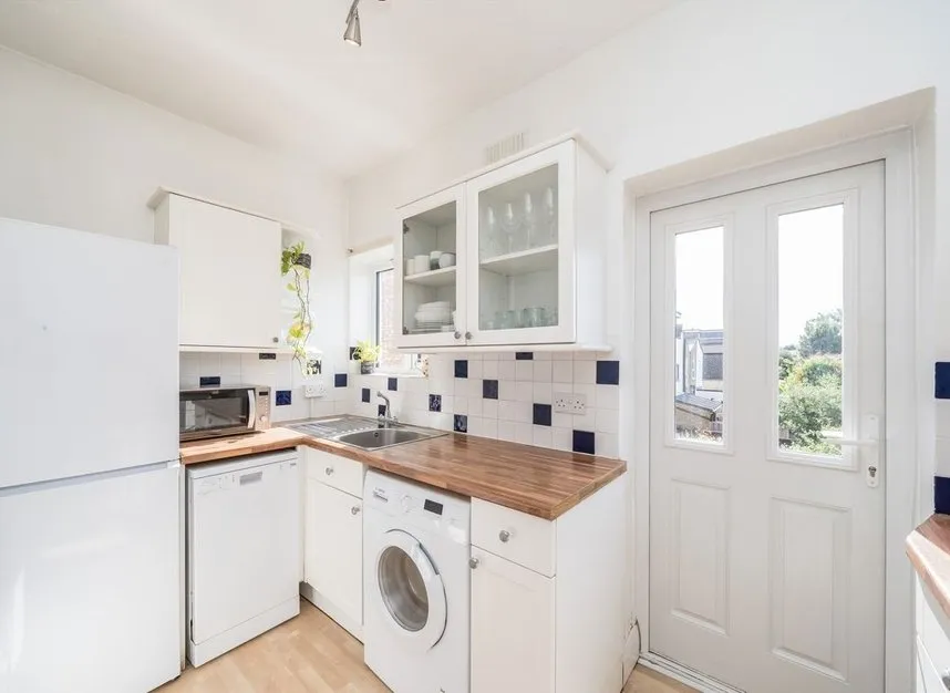 Second Cross Road, Twickenham, TW2, photo 2