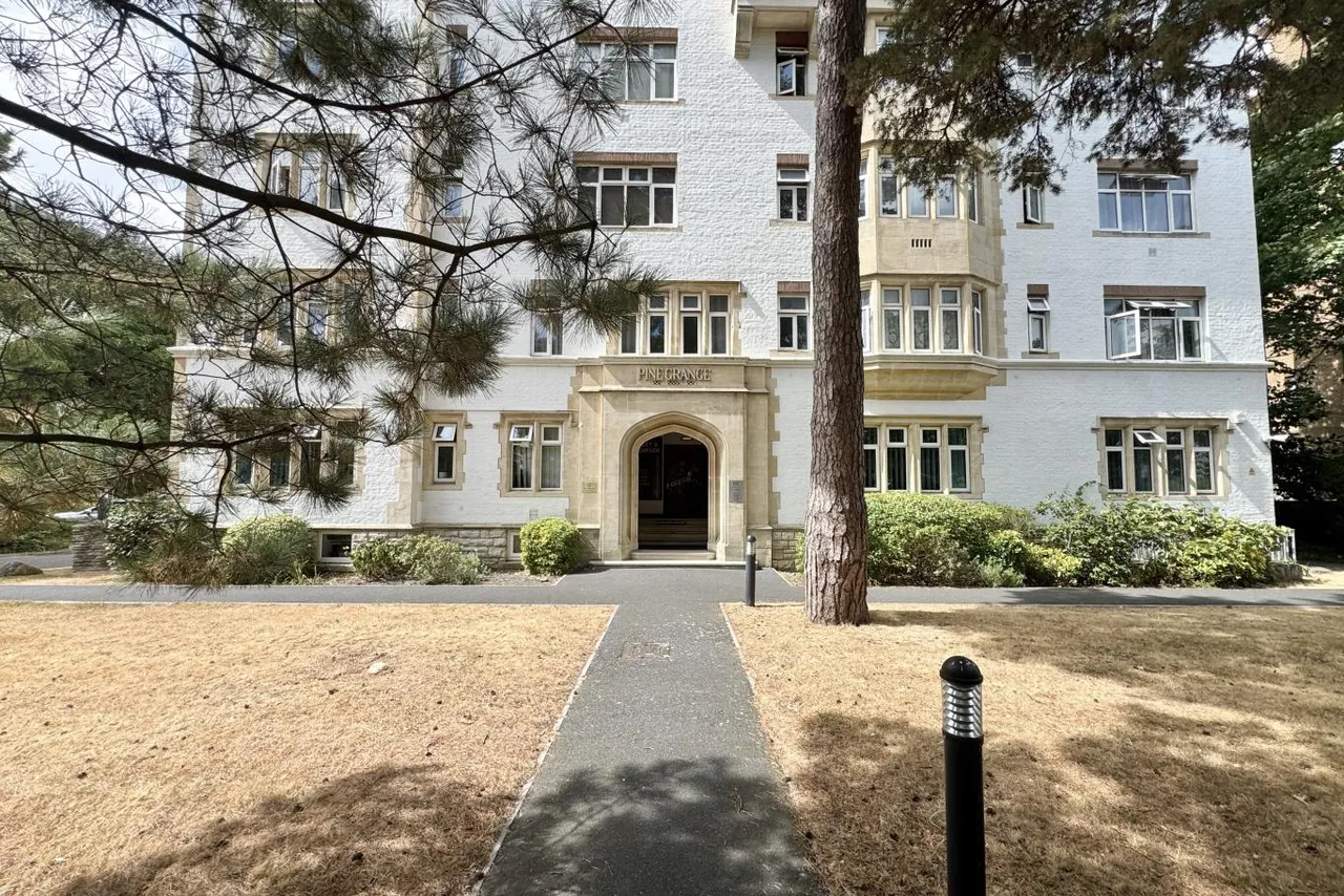 A6 Pine Grange, BH1, photo 17