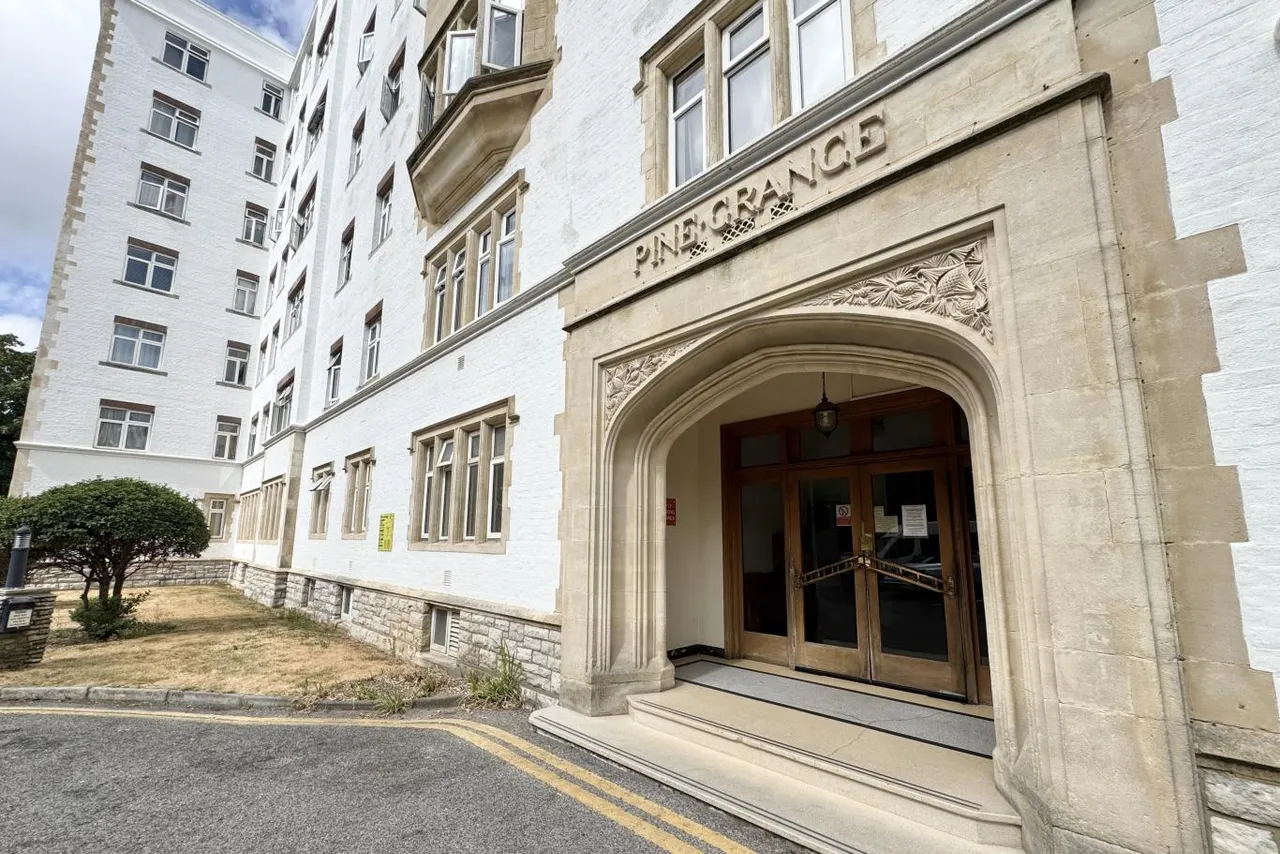 A6 Pine Grange, BH1, photo 5