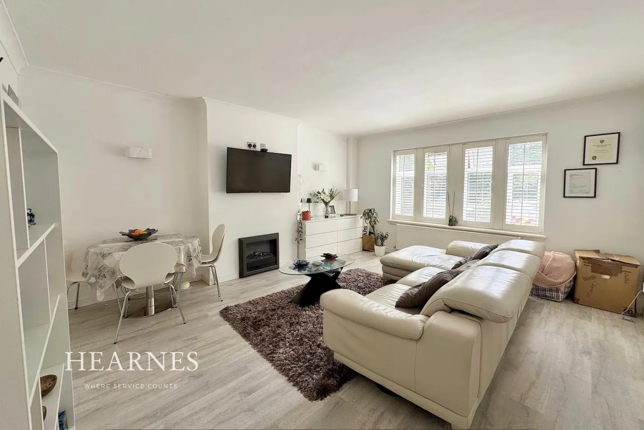 1 bed flat for sale, A6 Pine Grange, BH1