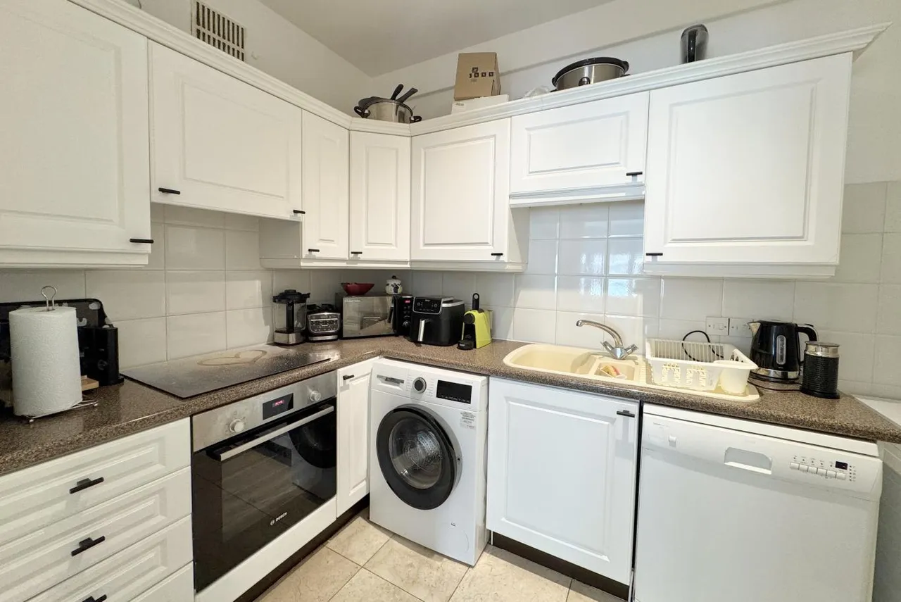 A6 Pine Grange, BH1, photo 4