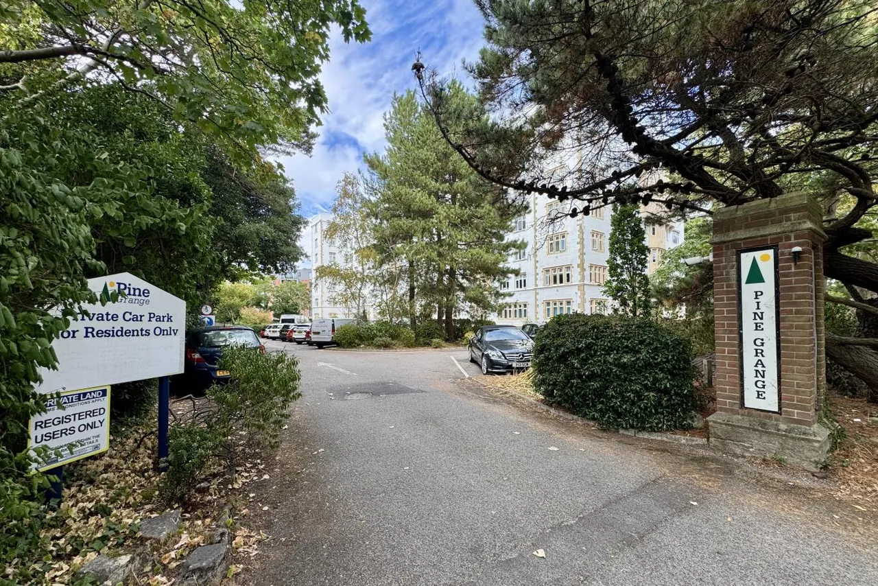 A6 Pine Grange, BH1, photo 14