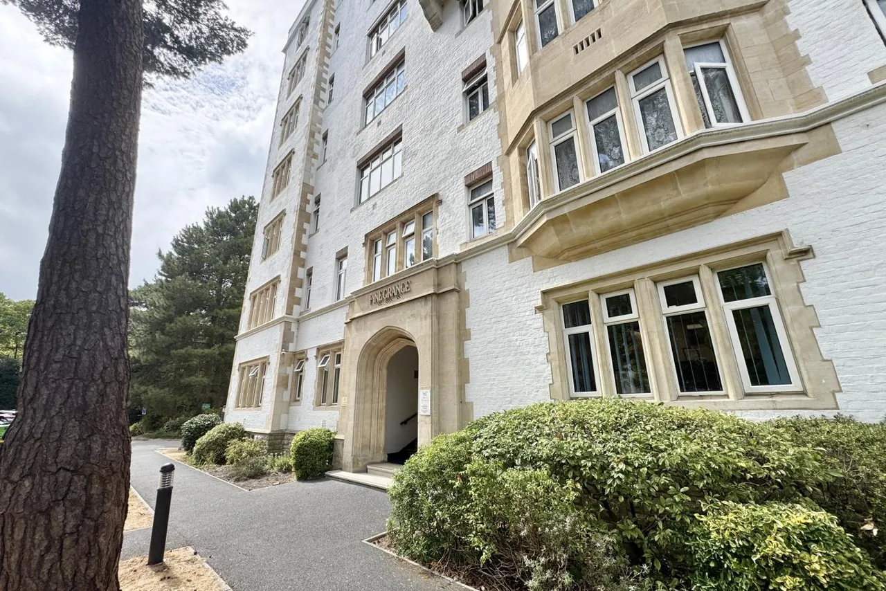 A6 Pine Grange, BH1, photo 16