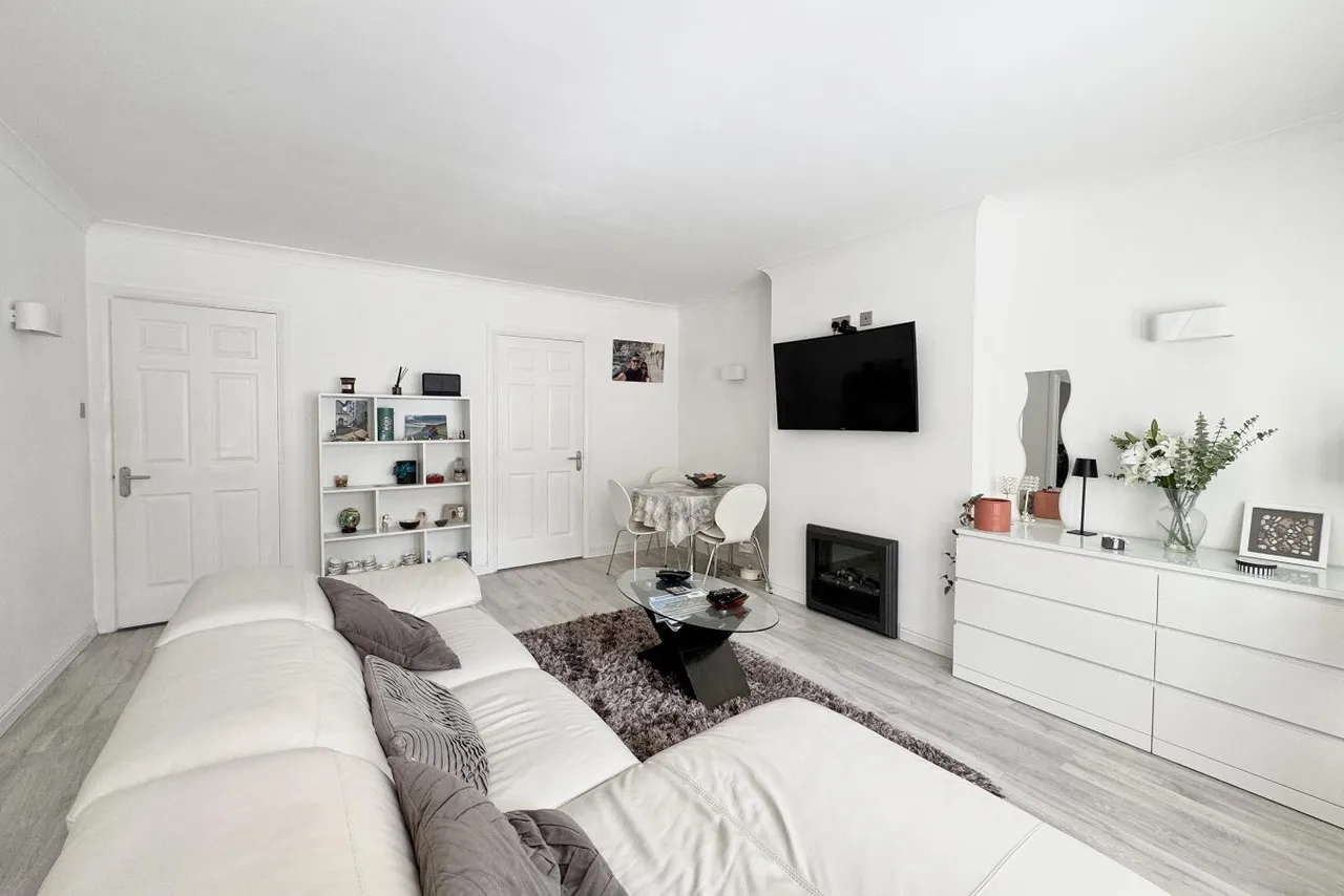 A6 Pine Grange, BH1, photo 8