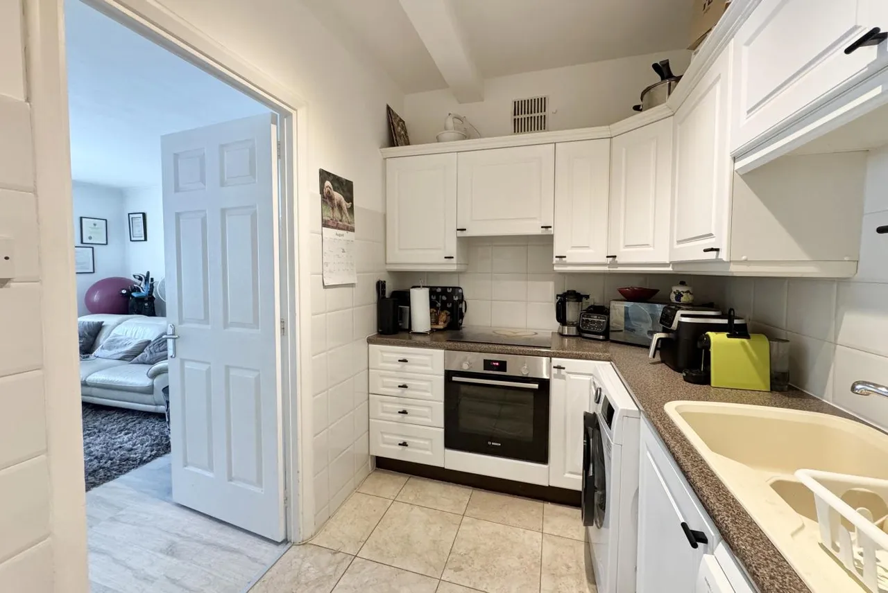 A6 Pine Grange, BH1, photo 9