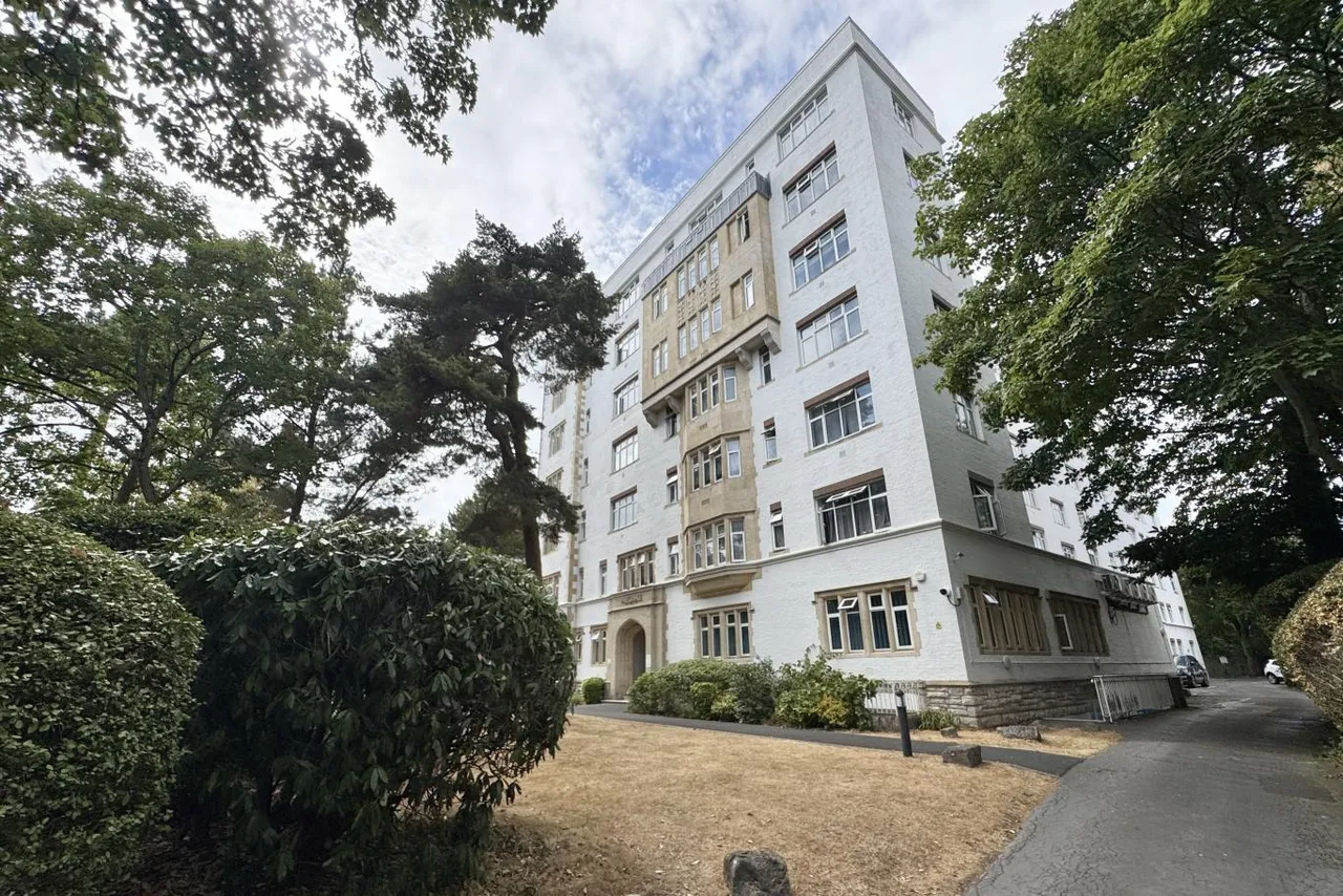 A6 Pine Grange, BH1, photo 15