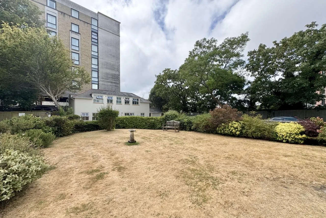 A6 Pine Grange, BH1, photo 18