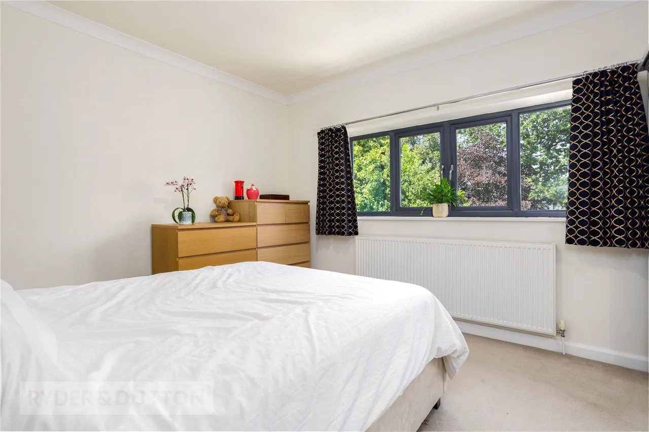 Thornley Lane, Grotton, OL4, photo 17