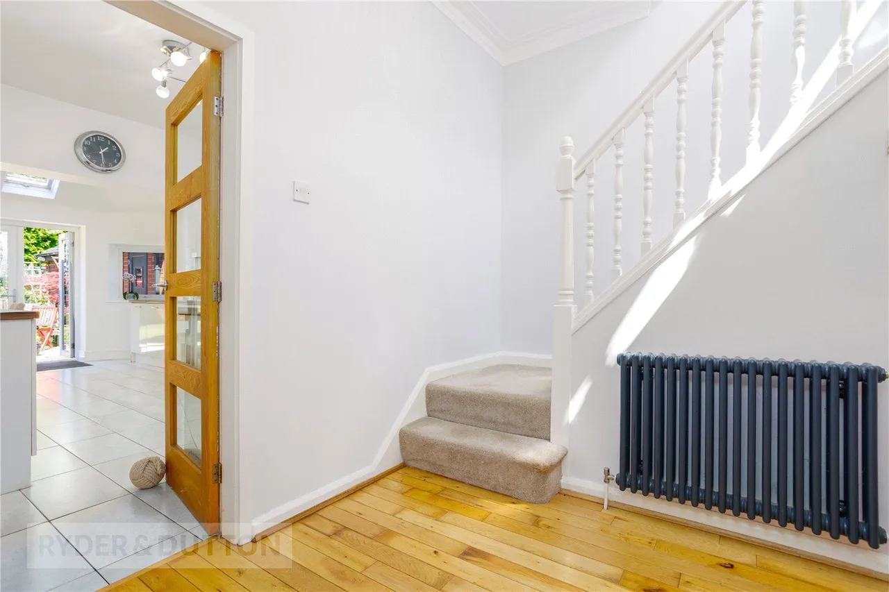 Thornley Lane, Grotton, OL4, photo 12