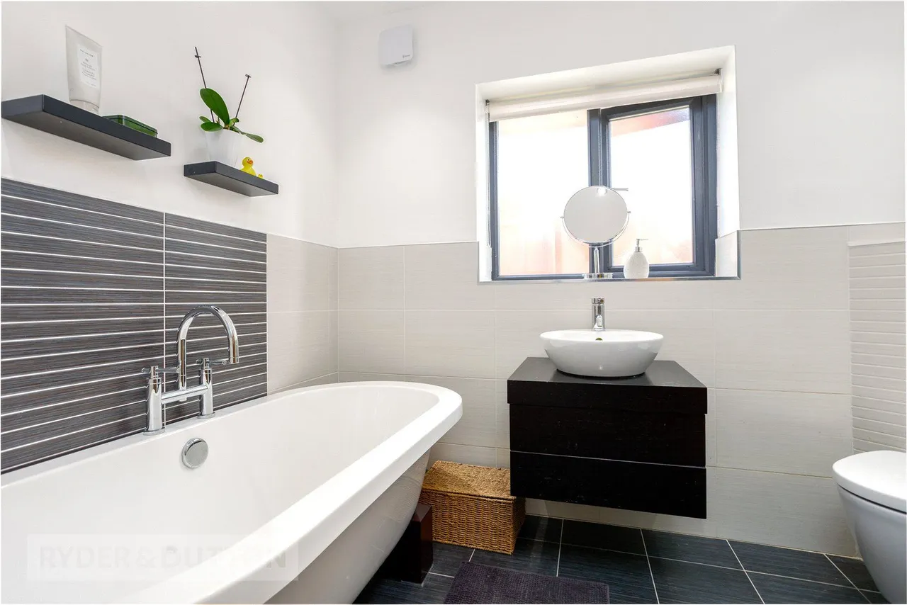 Thornley Lane, Grotton, OL4, photo 20
