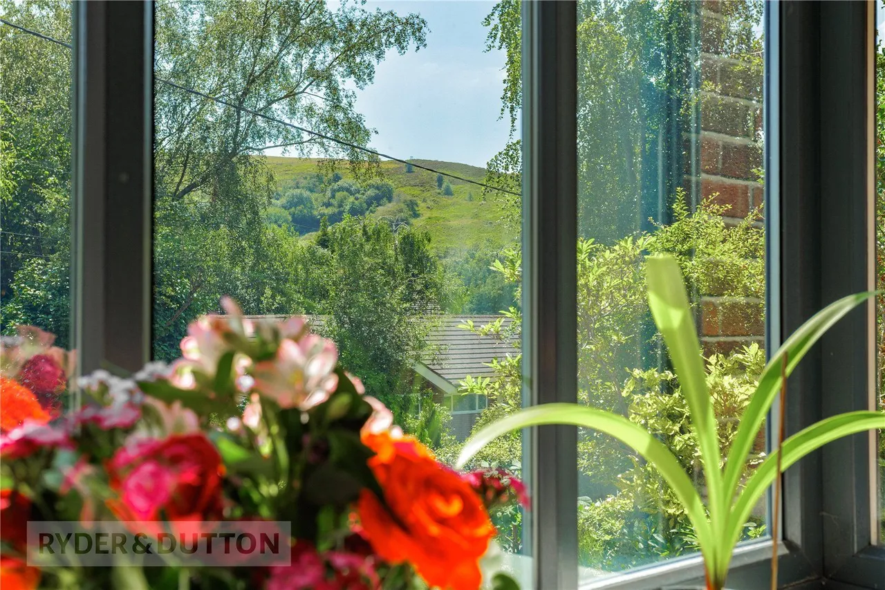 Thornley Lane, Grotton, OL4, photo 11