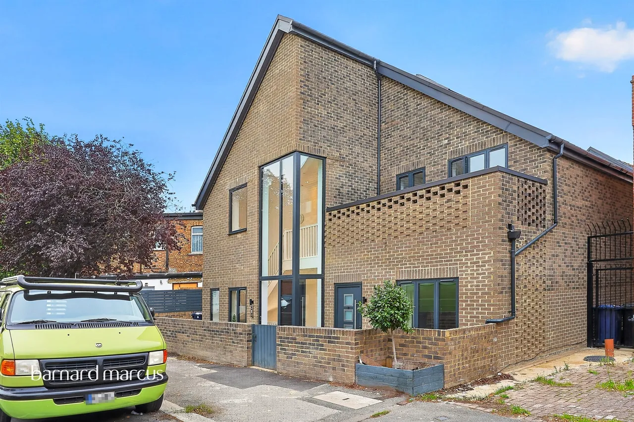 1 bed flat for sale, Cranmer Avenue, London, W13