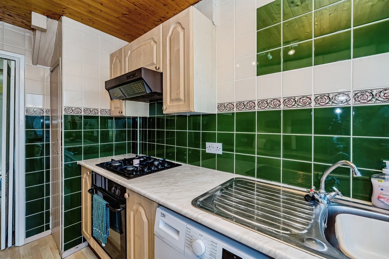 Long Furlong Drive, Slough, SL2, photo 15
