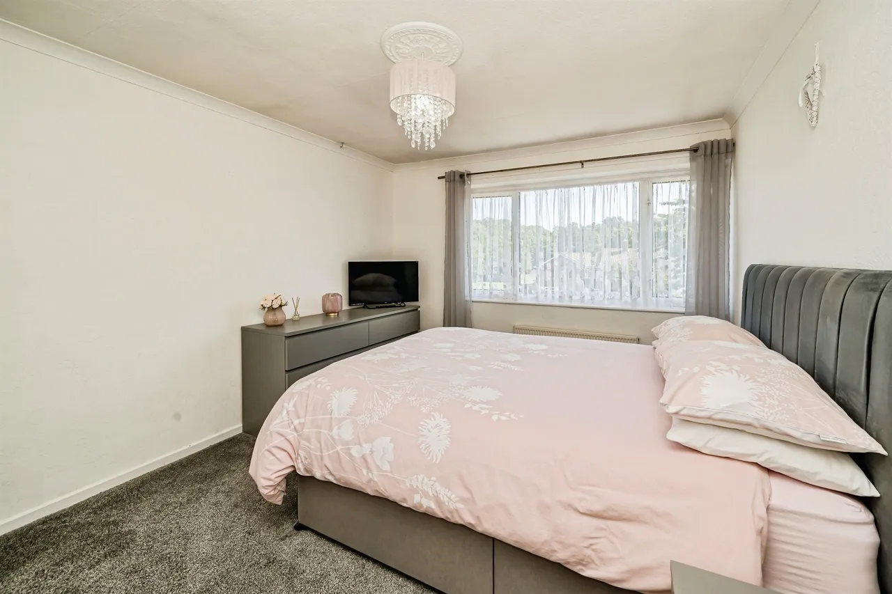 Long Furlong Drive, Slough, SL2, photo 13