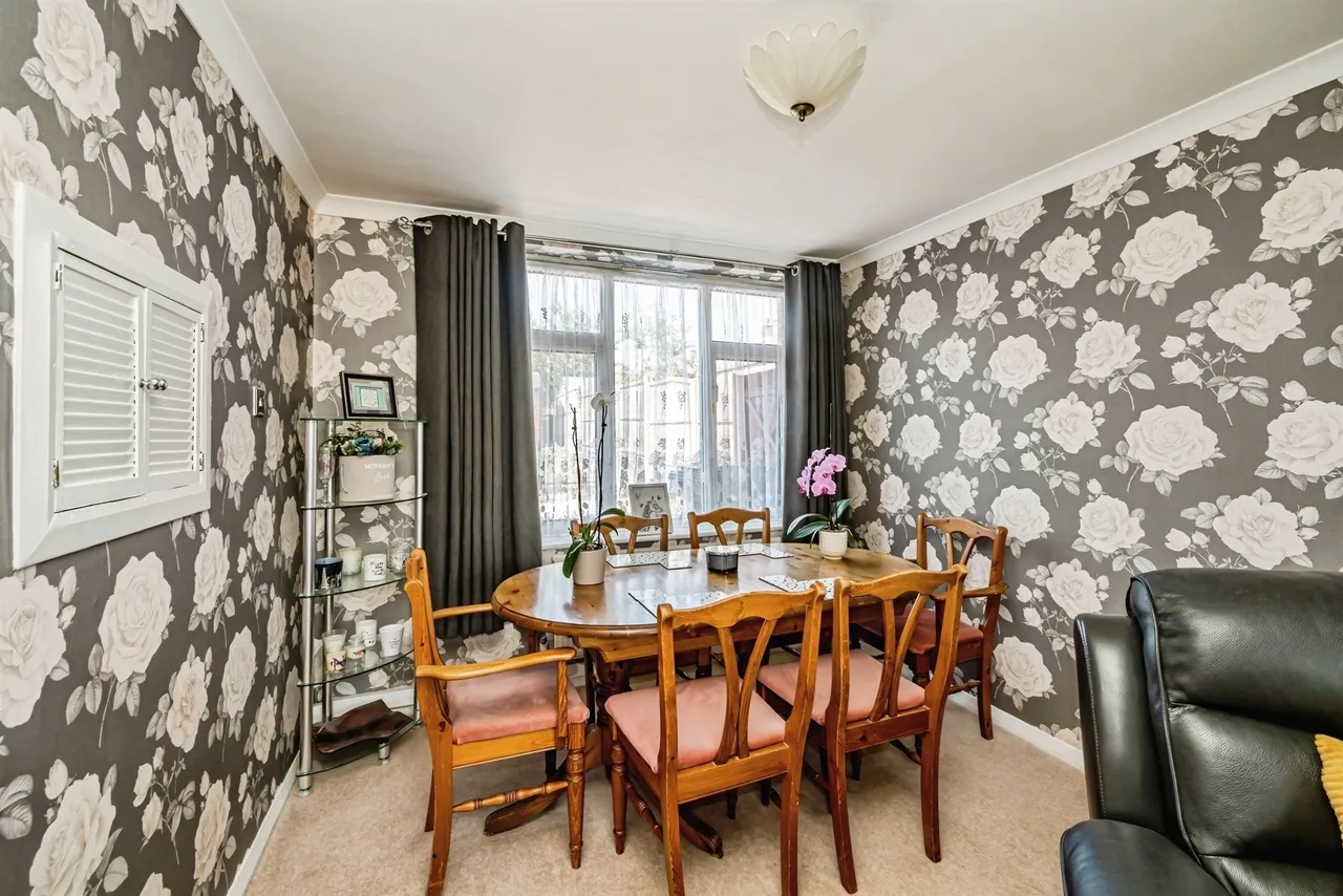 Long Furlong Drive, Slough, SL2, photo 18
