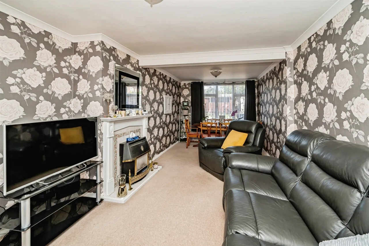 Long Furlong Drive, Slough, SL2, photo 4